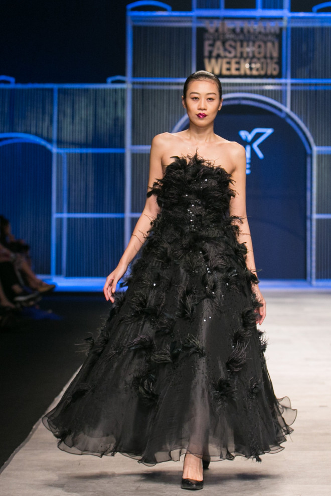 Chân dung những cô gái Paris đang yêu qua bộ sưu tập của Xuân Lê ảnh 15