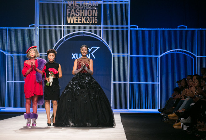 Chân dung những cô gái Paris đang yêu qua bộ sưu tập của Xuân Lê ảnh 19