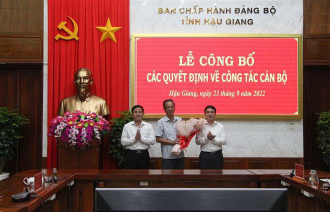 Hậu Giang công bố quyết định điều động, bổ nhiệm cán bộ lãnh đạo ảnh 1