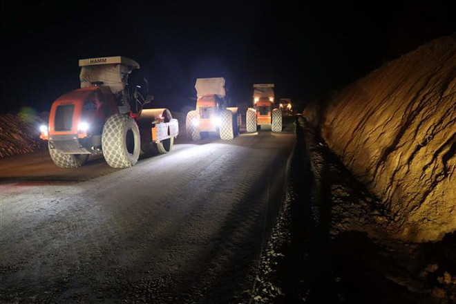 Không khí nhộn nhịp trên công trường Cam Lộ-La Sơn trước ngày về đích ảnh 3