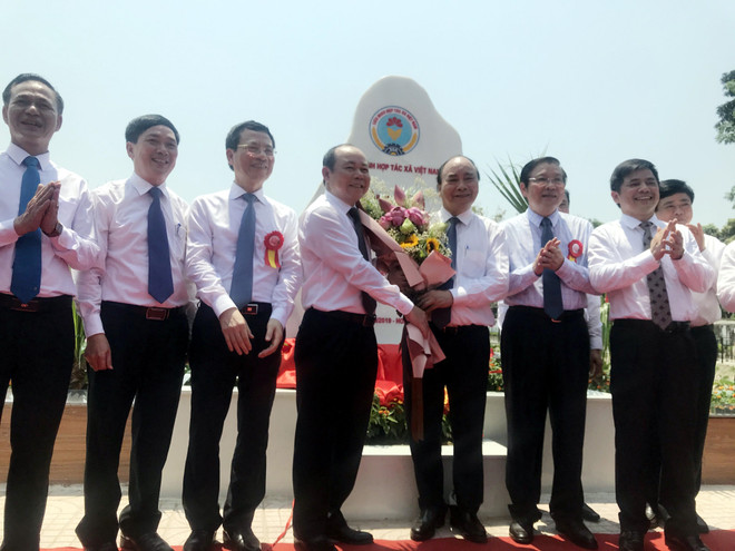 Thủ tướng cắt băng Khánh thành Công trình 'Hợp tác xã với Bác Hồ' ảnh 2