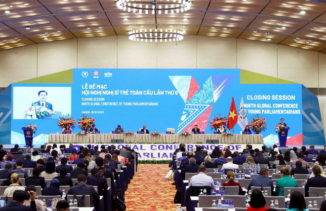 Chủ tịch Quốc hội Vương Đình Huệ phát biểu tại Phiên Bế mạc Hội nghị Nghị sỹ Trẻ Toàn cầu lần thứ 9. (Ảnh: TTXVN) Bế mạc Hội nghị Nghị sỹ Trẻ Toàn cầu lần thứ 9 tại Hà Nội ảnh 1