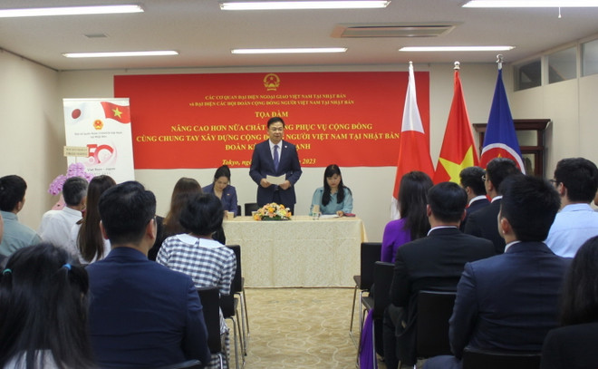 Tọa đàm giữa các cơ quan đại diện ngoại giao Việt Nam tại Nhật Bản với đại diện các hội đoàn người Việt. (Ảnh: Phạm Tuân/TTXVN) Xây dựng cộng đồng người Việt tại Nhật Bản đoàn kết, vững mạnh ảnh 1