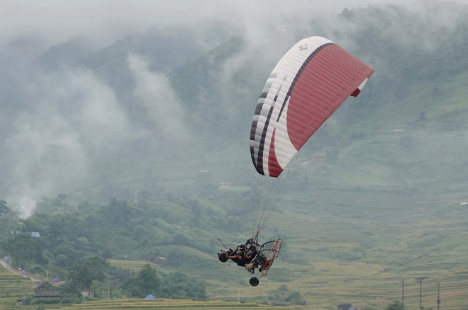 Khai mạc Festival Dù lượn 'Bay trên mùa vàng' ở Mù Cang Chải ảnh 1