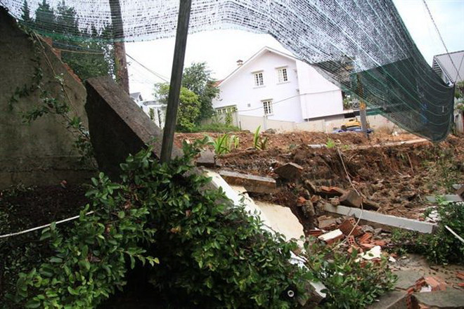 Mưa to trong nhiều giờ gây sạt lở, đổ cây tại thành phố Đà Lạt ảnh 2