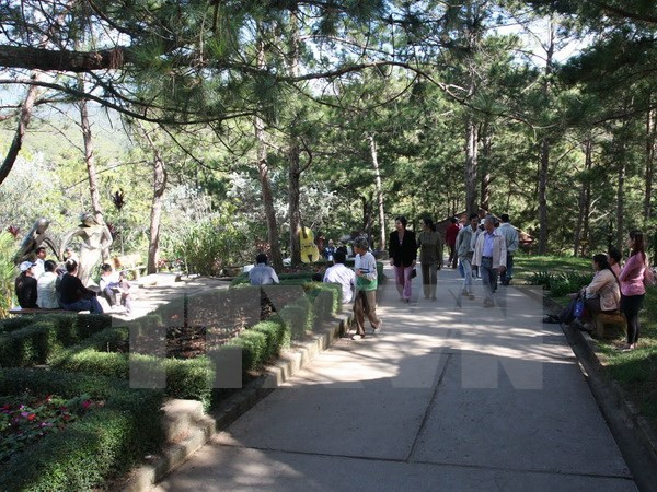 Bắc Bộ trưa chiều hửng nắng, Nam Bộ mưa nắng gián đoạn cả ngày ảnh 1