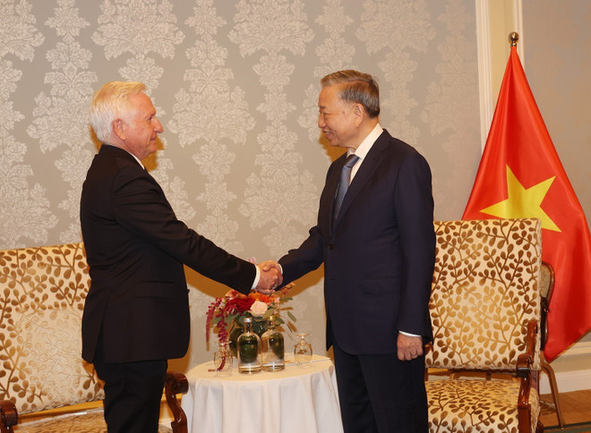 ttxvn_tong_bi_thu_lanh_su_danh_du_viet_nam_tai_ireland 2.jpg