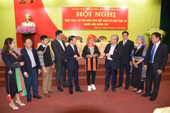 Thường trực Ban Bí thư Trần Quốc Vượng tiếp xúc cử tri tại Yên Bái ảnh 1