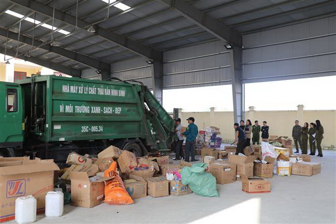 Tiêu hủy hàng hóa vi phạm hành chính có tổng giá trị 600 triệu đồng ảnh 1