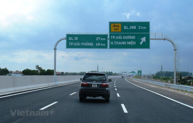 Phương tiện lưu thông trên tuyến đường cao tốc Hà Nội-Hải Phòng. (Ảnh: Việt Hùng/Vietnam+) Tỷ lệ phương tiện sử dụng ETC trên cao tốc Hà Nội-Hải Phòng tăng mạnh ảnh 1