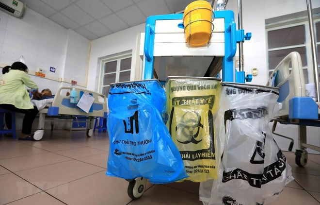 Phó Thủ tướng: Tăng cường kiểm tra việc xử lý chất thải y tế ảnh 1