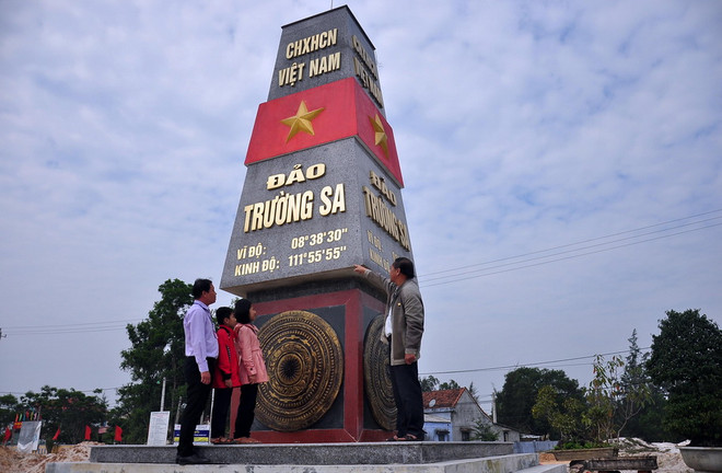 Công trình mô phỏng cột mốc chủ quyền Trường Sa trên "mảnh đất thép" ảnh 1