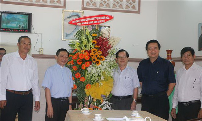 Lãnh đạo tỉnh Long An thăm và chúc mừng Giáo xứ Hiệp Hòa ảnh 1