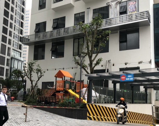 Phong tỏa hiện trường vụ sập giàn cục nóng điều hòa tại An Bình Plaza ảnh 1