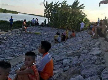 Hải Dương: Tìm thấy thi thể 2 học sinh bị đuối nước ở huyện Thanh Hà ảnh 1