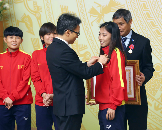Thủ tướng: Các tuyển thủ đội Bóng đá Nữ là 'những cô gái kim cương' ảnh 3