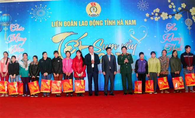 Hà Nam: Tặng 1.000 suất quà cho công nhân khó khăn dịp Tết ảnh 1