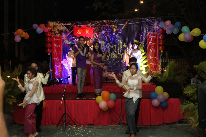 Đầm ấm Tết sum vầy của lưu học sinh Việt Nam tại Campuchia ảnh 2