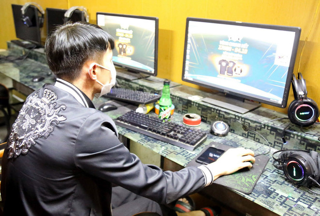 ttxvn_choi dien tu.jpg