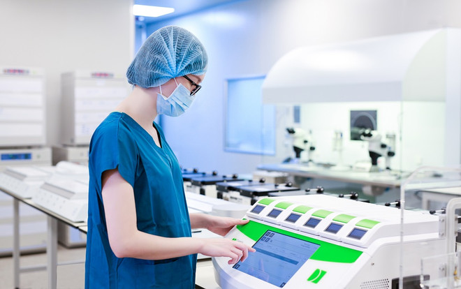 Vinmec ứng dụng AI nuôi cấy phôi thụ tinh trong ống nghiệm ảnh 1