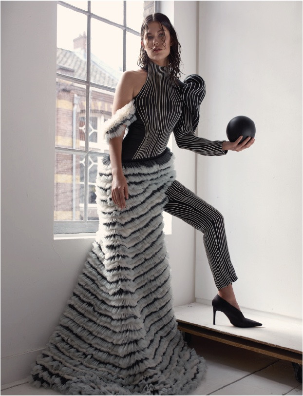 Tuần thời trang quốc tế Việt Nam Thu Đông: ‘Quái kiệt’ nào sẽ tụ hội? ảnh 4