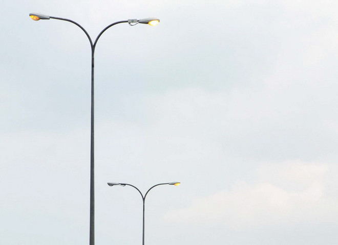 Nữ sinh ở Bình Phước bị đèn cao áp rơi trúng đầu lúc tan trường ảnh 1