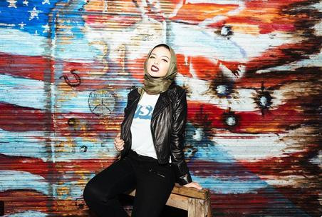 Playboy lần đầu đăng ảnh một phụ nữ Hồi giáo đội khăn trùm đầu ảnh 2