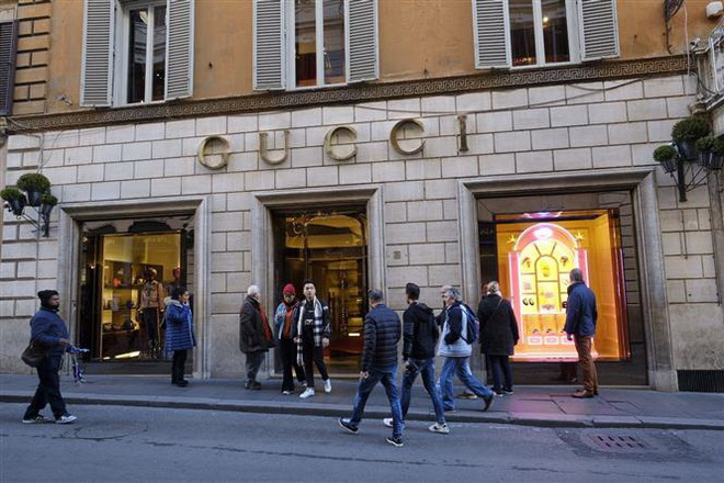 Cơ quan chống độc quyền EU điều tra Gucci và một số công ty thời trang ảnh 1