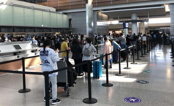 Phối hợp đưa hơn 350 công dân Việt Nam từ Anh về nước an toàn ảnh 1