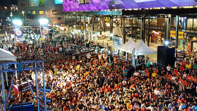 Người Thái háo hức xem trận cầu Manchester United-Leicester City ảnh 1