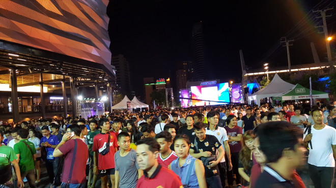 Người Thái háo hức xem trận cầu Manchester United-Leicester City ảnh 5