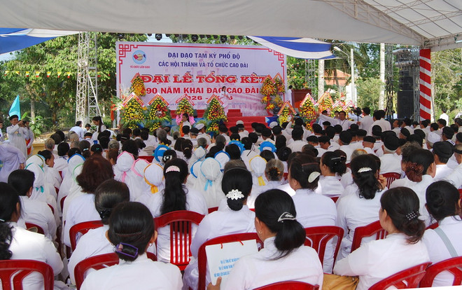 Quang cảnh một buổi lễ kỷ niệm 90 năm ngày khai đạo Cao Đài. (Ảnh minh họa. Nguồn: TTXVN) Tổ chức Đại lễ kỷ niệm 90 năm ngày khai đạo Cao Đài tại TP.HCM ảnh 1