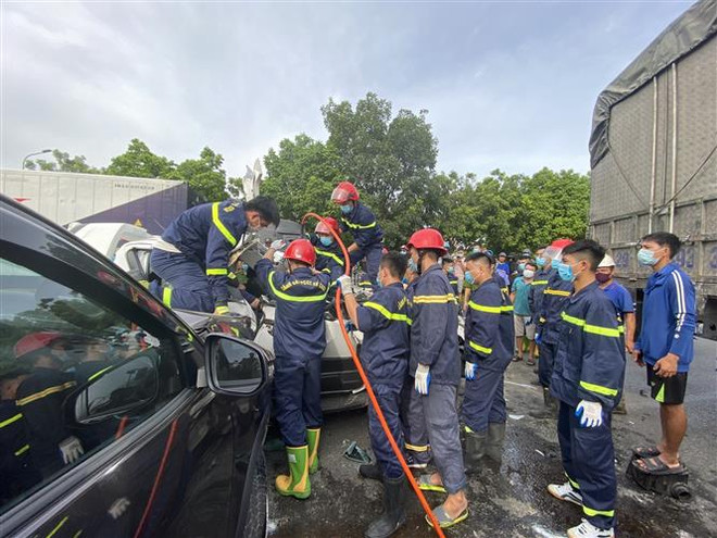 Thanh Hóa: Chín xe ôtô đâm nhau liên hoàn trên Quốc lộ 1A ảnh 2
