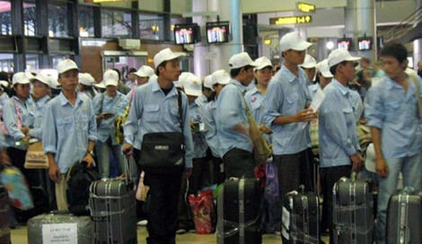 Lợi dụng đi học để ở lại nước ngoài trái pháp luật sẽ bị phạt tiền ảnh 1