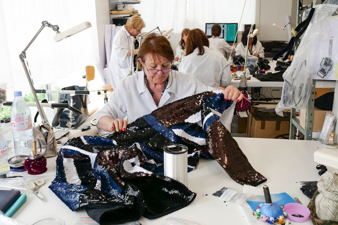 Khám phá bên trong xưởng thời trang danh tiếng thế giới ở Paris ảnh 2