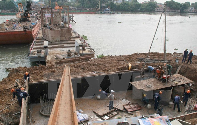 Thông tàu tuyến đường sắt Bắc-Nam qua cầu Ghềnh trước 30/6 ảnh 1