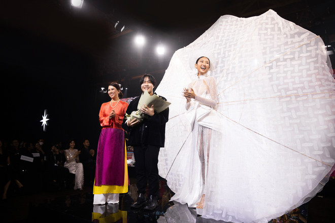 Lộ diện trang phục dân tộc của đại diện Việt Nam tại Miss Universe ảnh 2