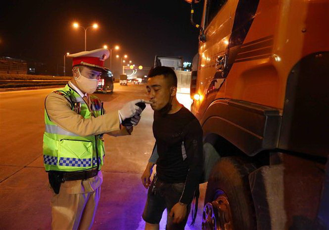 Xử phạt tài xế có chất ma túy, vi phạm nồng độ cồn khi điều khiển xe ảnh 1