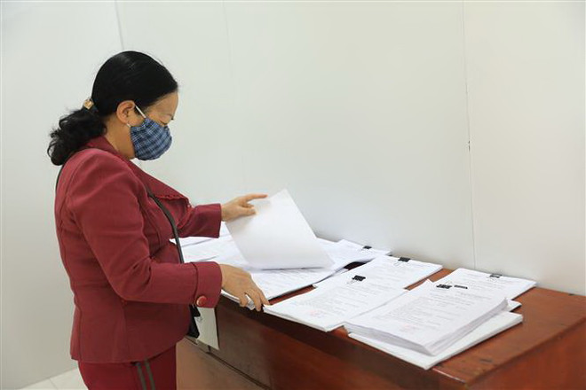 Hà Nội: Người dân mệt mỏi vì 'rồng rắn xếp hàng' xin xác nhận F0 ảnh 2