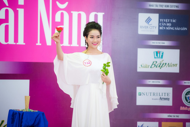 Xem thí sinh Hoa hậu Việt Nam múa võ, làm ảo thuật ngoạn mục ảnh 4