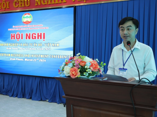 Giám đốc Trung tâm Xúc tiến Đầu tư Thương mại và Du lịch tỉnh Bình Phước Trần Quốc Duy phát biểu tại hội nghị. (Ảnh: TTXVN phát) ttxvn_an do binh phuoc 2.jpg
