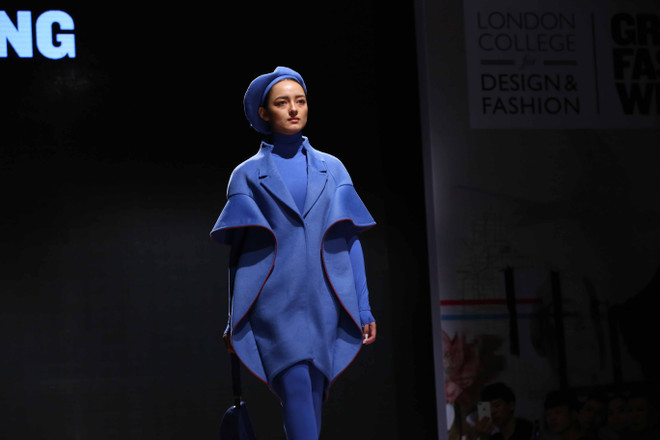 Ngắm bộ sưu tập độc đáo của nhà thiết kế khuyết tật Việt Nam ảnh 1