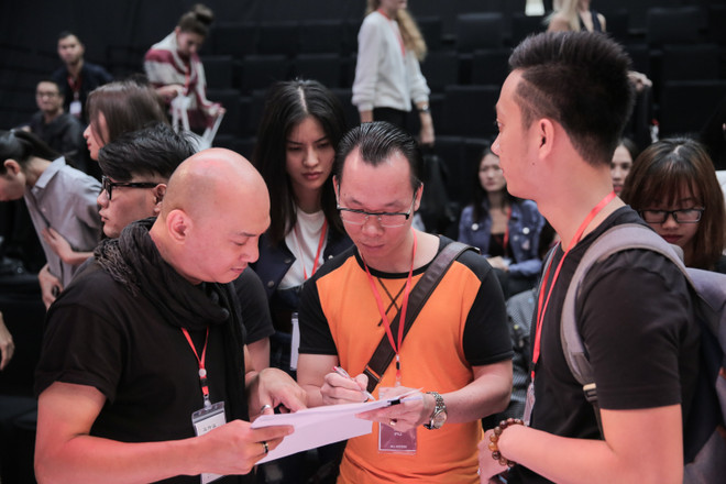 Không khí náo nức chuẩn bị khai mạc Vietnam International Fashion Week ảnh 3