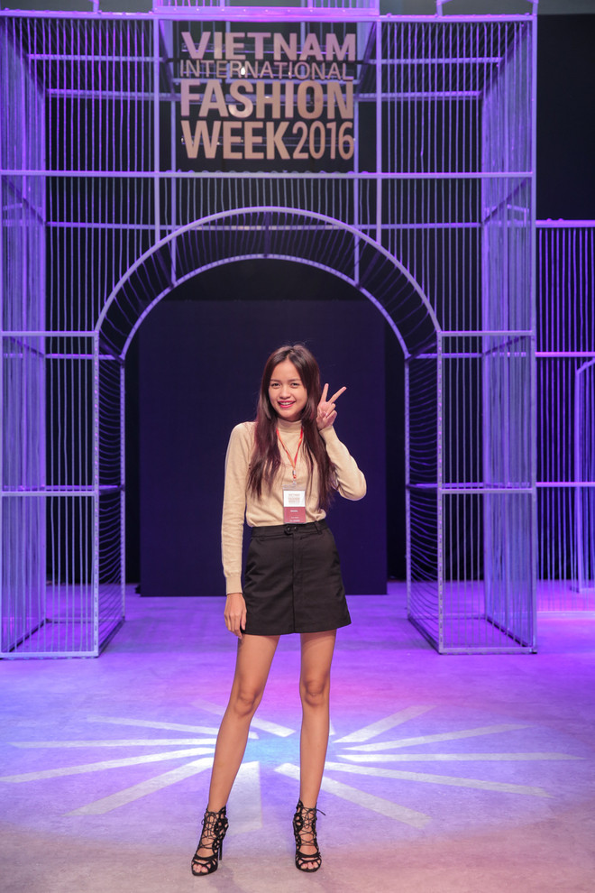 Không khí náo nức chuẩn bị khai mạc Vietnam International Fashion Week ảnh 10