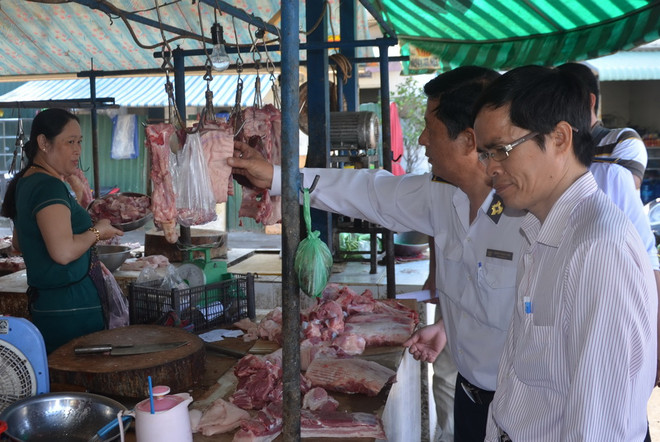 Thực phẩm tươi sống ở Thành phố Hồ Chí Minh vẫn "neo" giá Tết ảnh 1