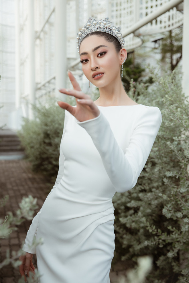 Hoa hậu Lương Thùy Linh sang trọng trong thiết kế váy cưới xa xỉ ảnh 2