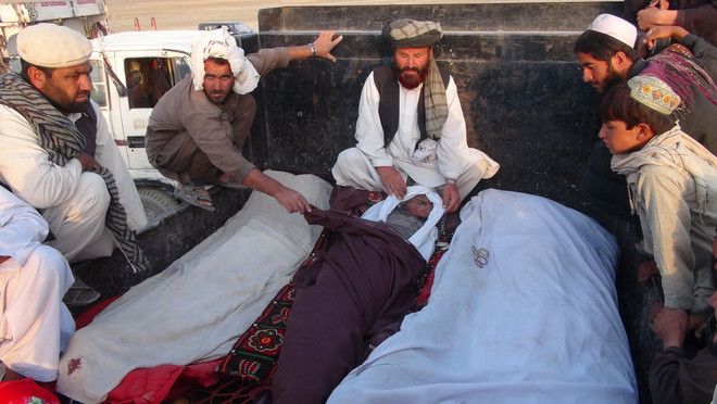 NATO điều tra vụ "ném bom nhầm" làm chết 9 cảnh sát Afghanstan ảnh 1