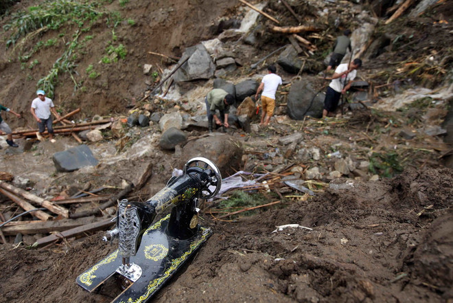 Huy động lực lượng tìm kiếm người mất tích do lũ quét, sạt lở đất ảnh 1