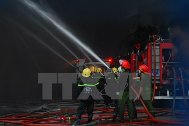 Hiện trường vụ cháy. (Ảnh: Mạnh Linh/TTXVN) Thông tin mới nhất về vụ hỏa hoạn làm 6 người chết ở TP.HCM ảnh 1