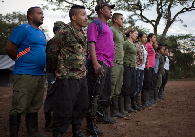 Các tay súng FARC tại một căn cứ ở Conejo, La Guajira, Colombia ngày 6/12. (Nguồn: EPA/TTXVN) Colombia: Liên minh FARC và quân đội giải phóng trở thành chính đảng ảnh 1